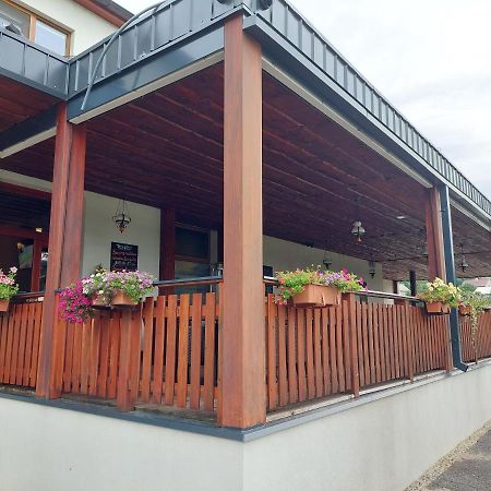 Lanškroun Penzion Country Steak Restaurant מראה חיצוני תמונה
