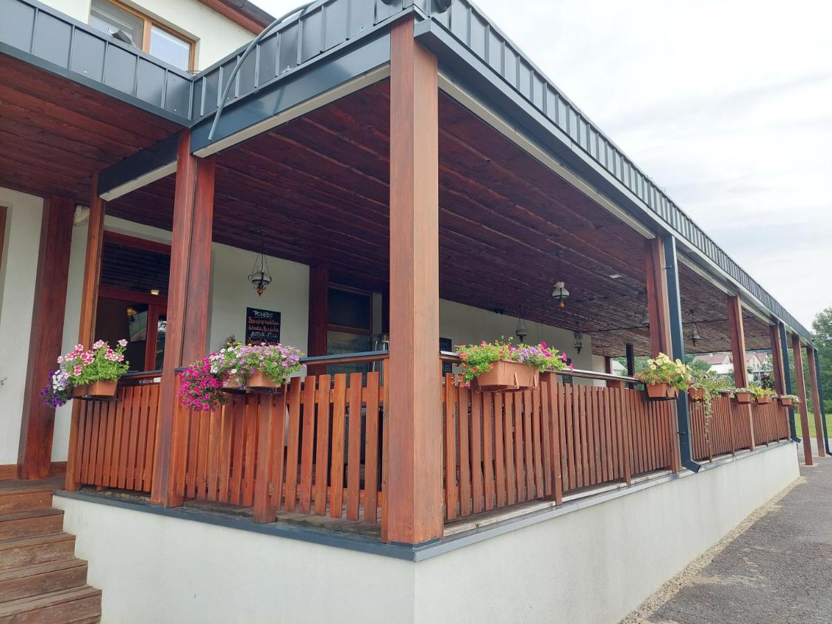 Lanškroun Penzion Country Steak Restaurant מראה חיצוני תמונה