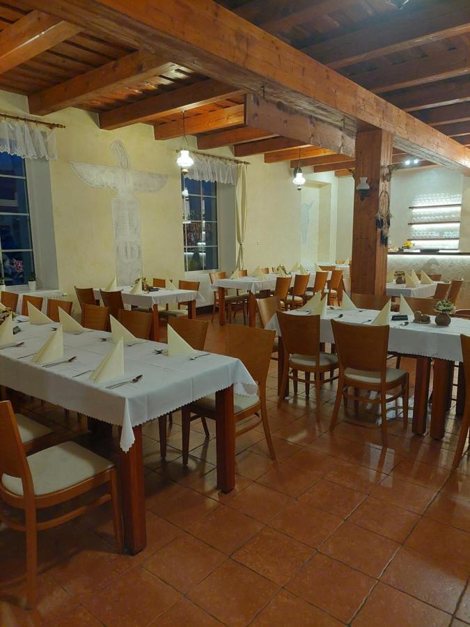 Lanškroun Penzion Country Steak Restaurant מראה חיצוני תמונה