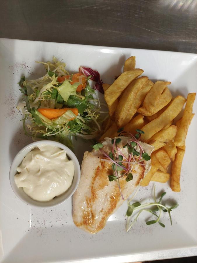 Lanškroun Penzion Country Steak Restaurant מראה חיצוני תמונה