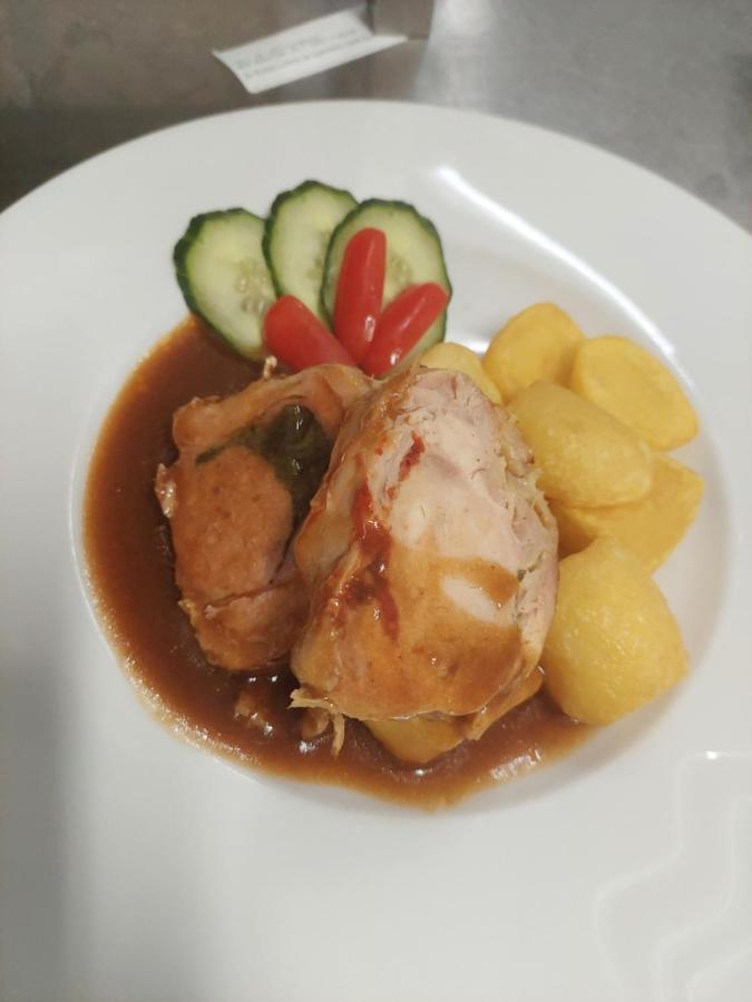 Lanškroun Penzion Country Steak Restaurant מראה חיצוני תמונה