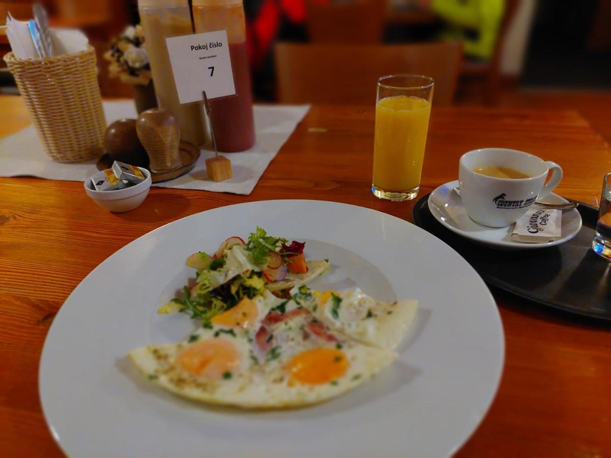 Lanškroun Penzion Country Steak Restaurant מראה חיצוני תמונה